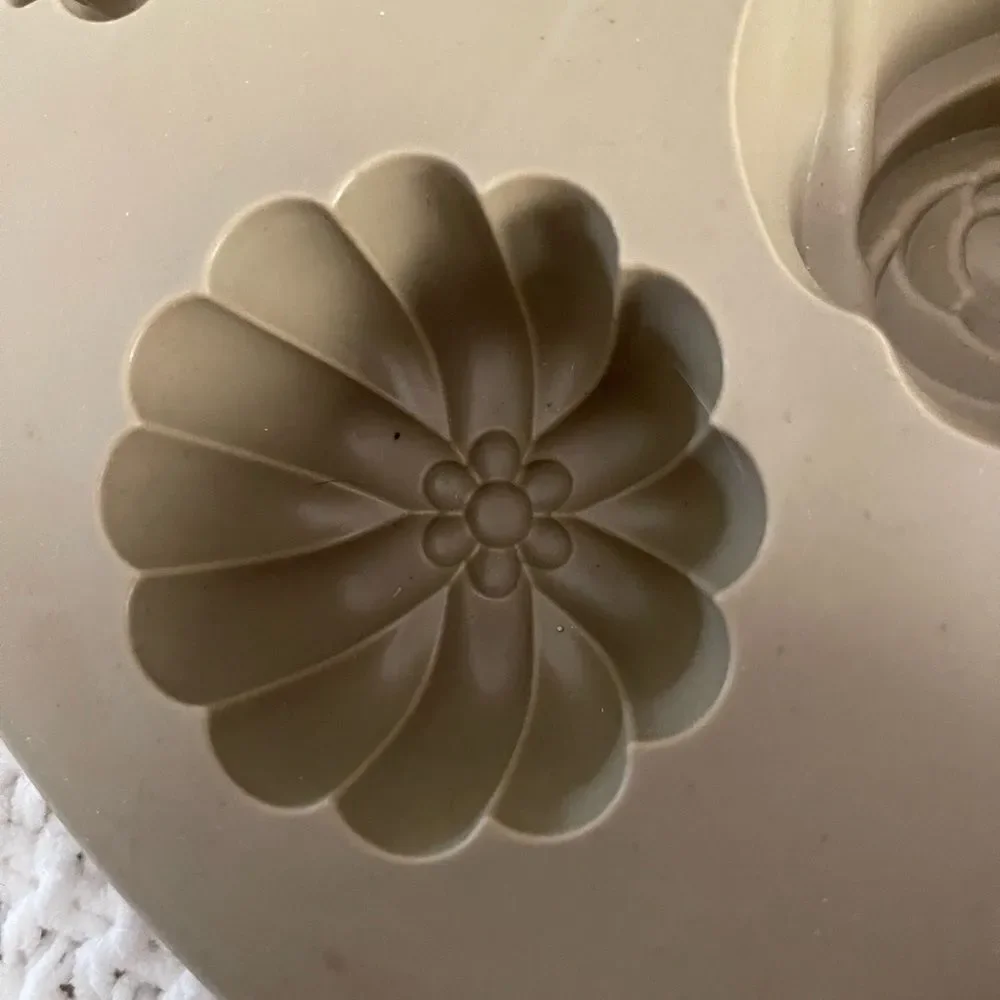 ‎Pampered Chef silicone flower mold cupcakes candy